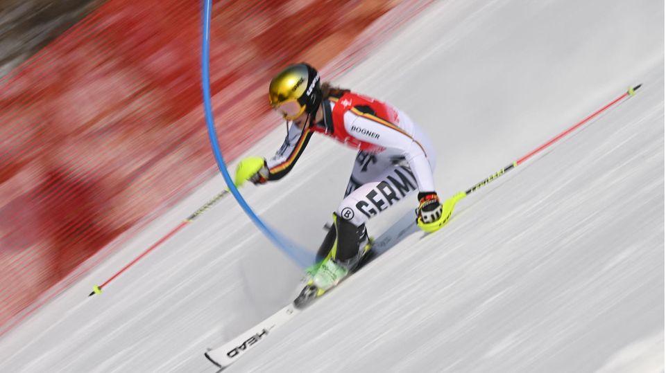 Die Deutsche Lena Dürr bei Slalom-Rennen bei Olympia 2022 in China