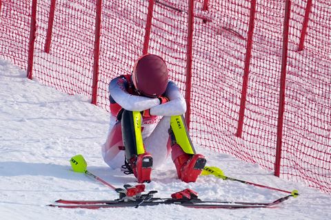 Am Boden zerstört: Mikaela Shiffrin scheitert nach dem Riesen-Slalom auch im Slalom