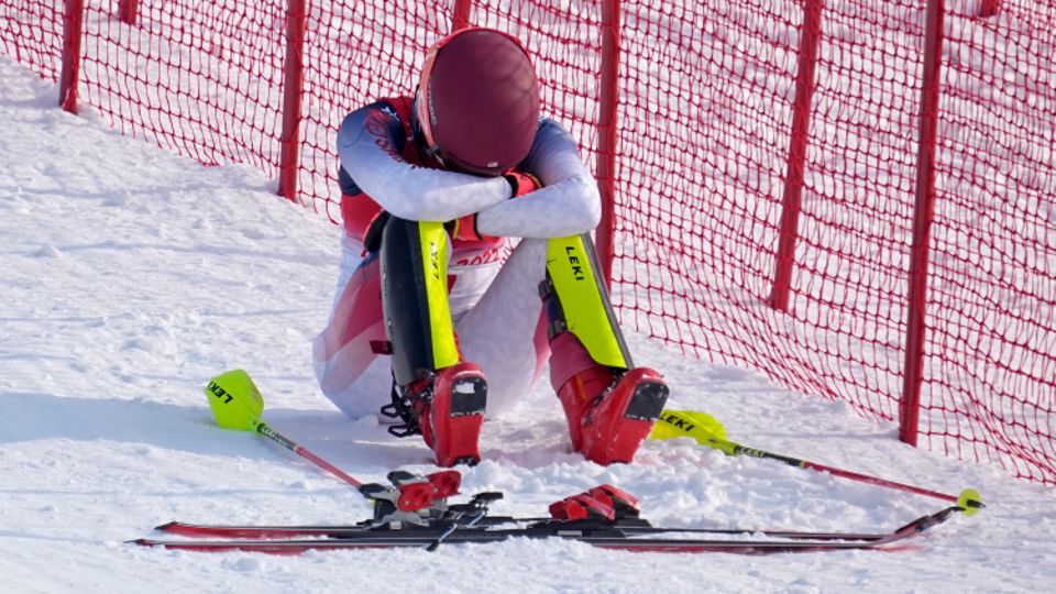 Am Boden zerstört: Mikaela Shiffrin scheitert nach dem Riesen-Slalom auch im Slalom