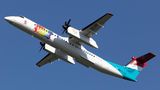 Seit Sommer des vergangenen Jahres hebt der Pride-Flieger von Luxair ab, eine De Havilland DHC-8 mit Regenbogenfarben am vorderen Rumpfteil. Außerdem steht auf den Triebwerken ein Hinweis auf den LGBTI-Verband Rosa Lëtzebuerg, mit dem die Airline eine Kooperation eingegangen ist.