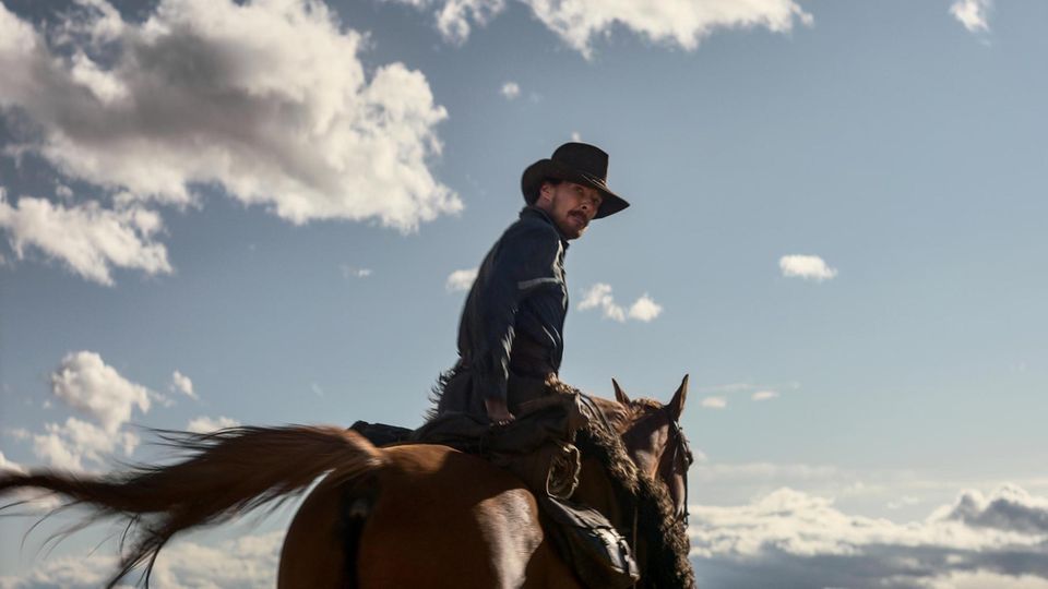 Oscar-Favorit: Phil Burbank reitet auf seinem Pferd Phil Burbank reitet auf seinem Pferd