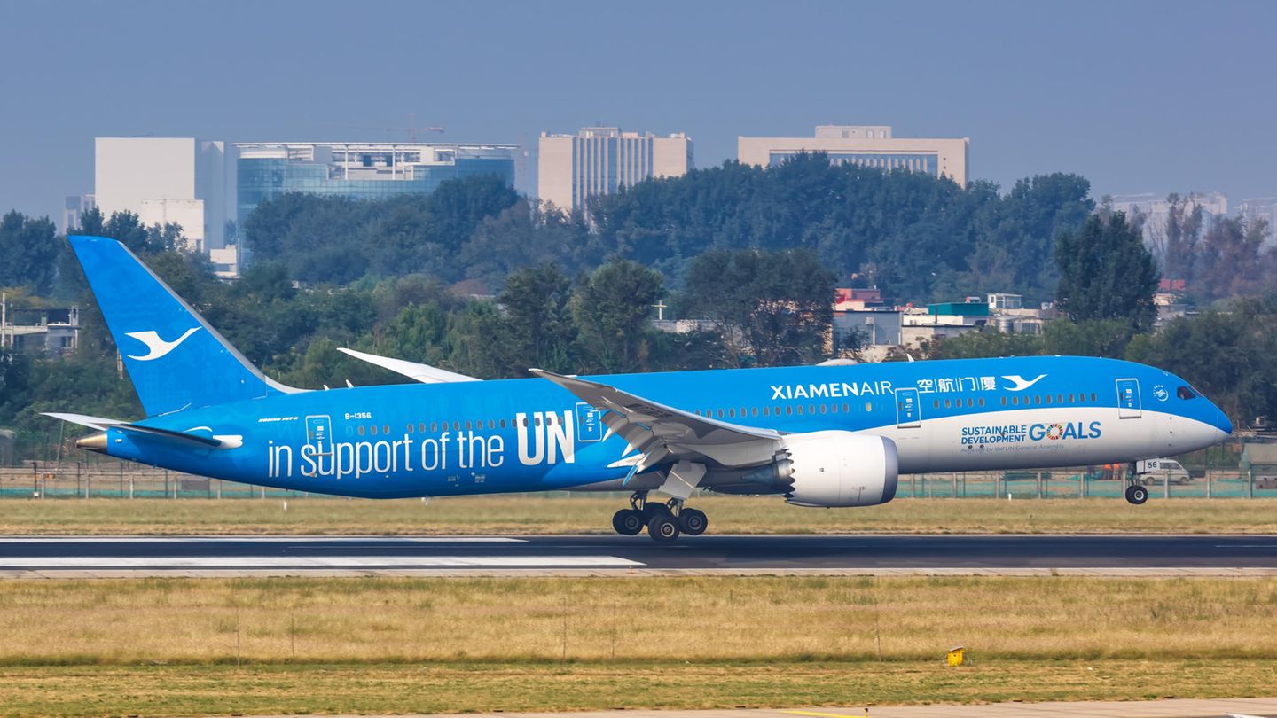Xiamen Air UN Livery