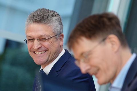 RKI-Chef Lothar Wieler lacht