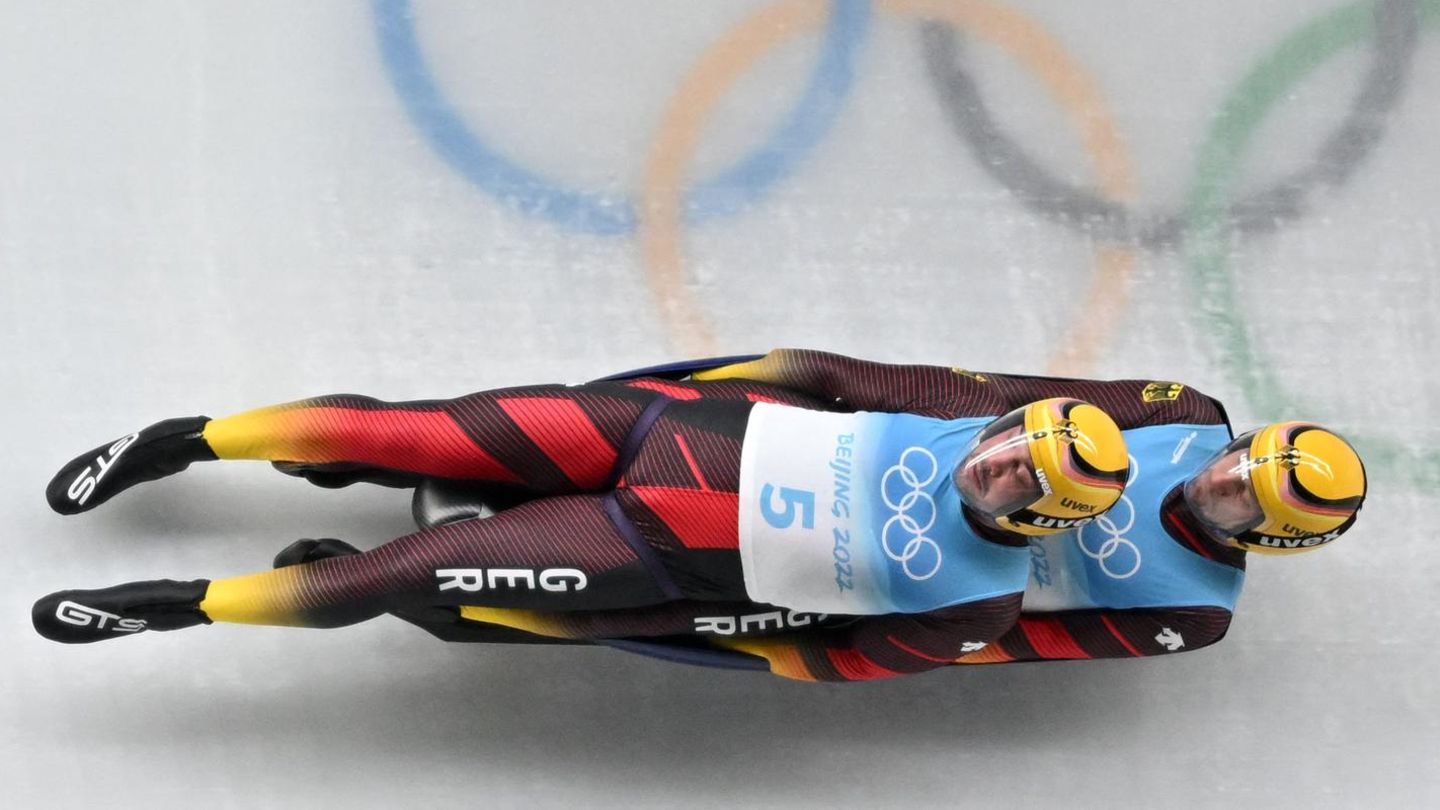 Olympia 2022: Germans win gold and silver in the toboggan doubles