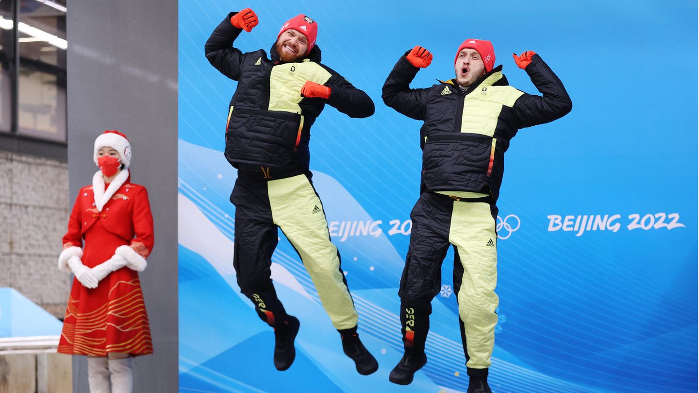 Silber im Doppelsitzer-Rodeln: Toni Eggert and Sascha Benecken (r.)