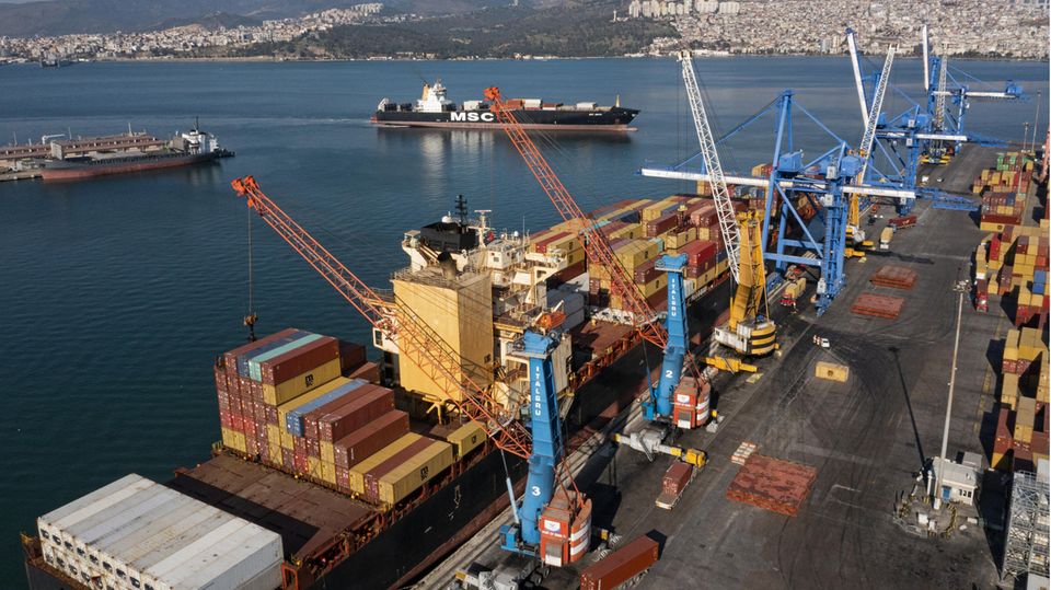 Greenpeace Aerial view of Izmir port in Turkey