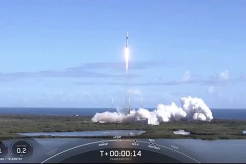Video: Sonnensturm schaltet 40 neu gestartete SpaceX-Satelliten aus