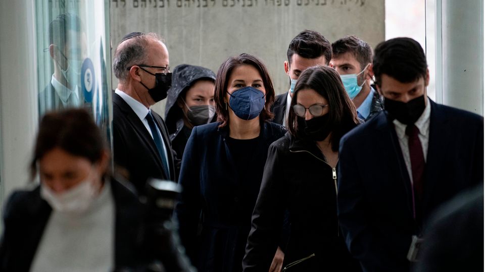 Israel, Jerusalem: Außenministerin Baerbock besucht die Holocaust Gedenkstätte Yad Vashem. Israel, Jerusalem: Außenministerin Baerbock besucht die Holocaust Gedenkstätte Yad Vashem.