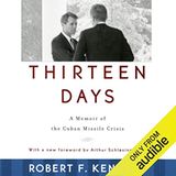 Robert F. Kennedy: "Thirteen Days. A Memoir of the Cuban Missile Crisis"  Ebenfalls ein Zeitzeugnis über die Kuba-Krise, allerdings aus einem ganz anderen Blickwinkel, ist Robert F. Kennedys "Thirteen Days". Der Bruder des damaligen Präsidenten John F. Kennedy hat die dramatischen Tage als Justizminister im inneren Kreis der Macht beobachten können. In seinem Memoir gibt er Einblicke in die schwierigen Verhandlungen und Gespräche. Es liefert ein eindrückliches Zeugnis davon, wie der Machtapparat funktioniert.  Das Hörbuch gibt's bei Audible