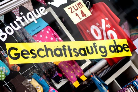 Ein Geschäft verkündet die Insolvenz
