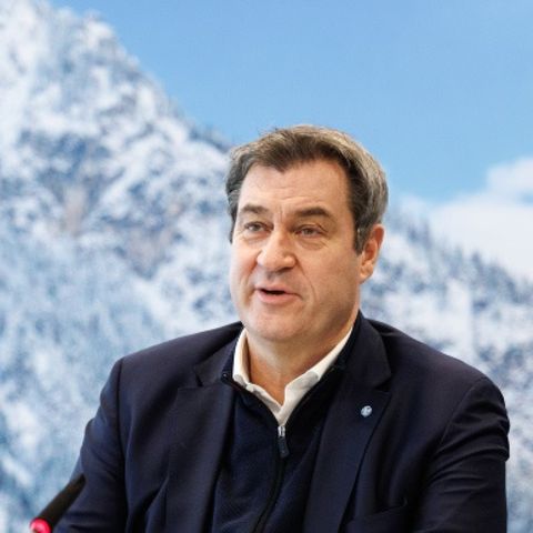 Markus Söder (CSU), Ministerpräsident von Bayern, eröffnet eine Kabinettssitzung im Videoraum der Staatskanzlei