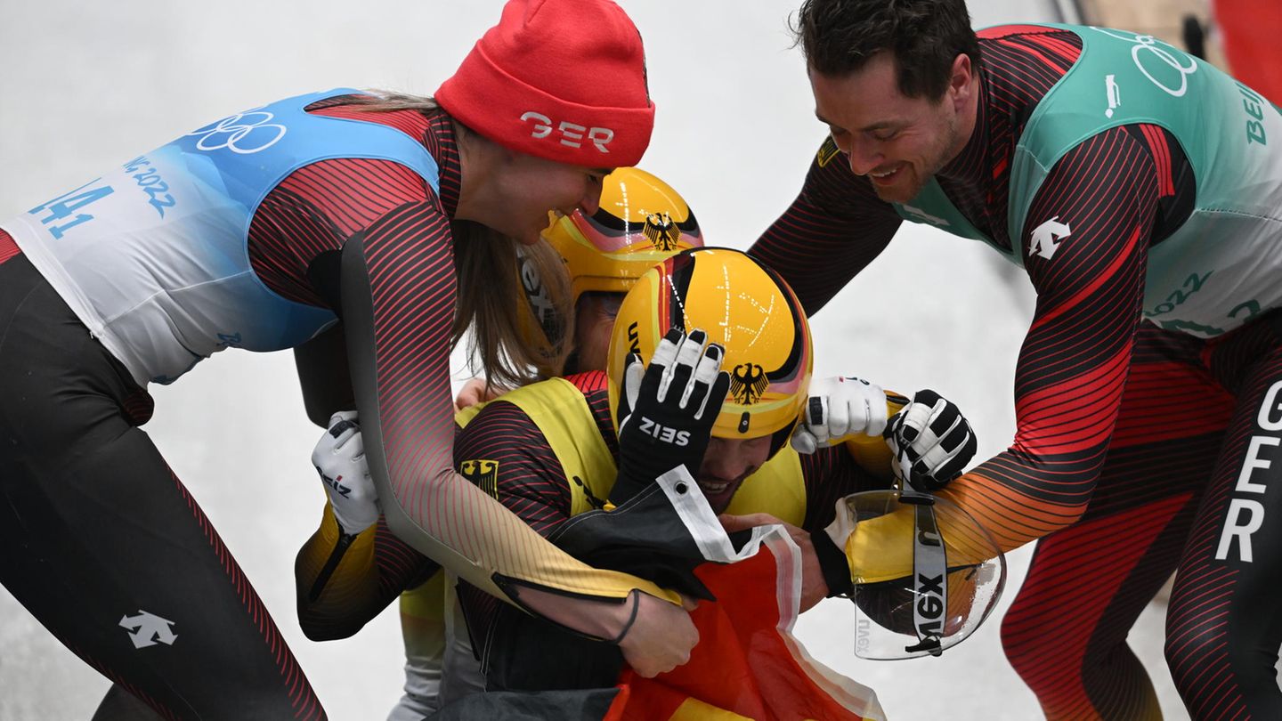 Das deutsche Team freut sich über Gold im Teamwettbewerb