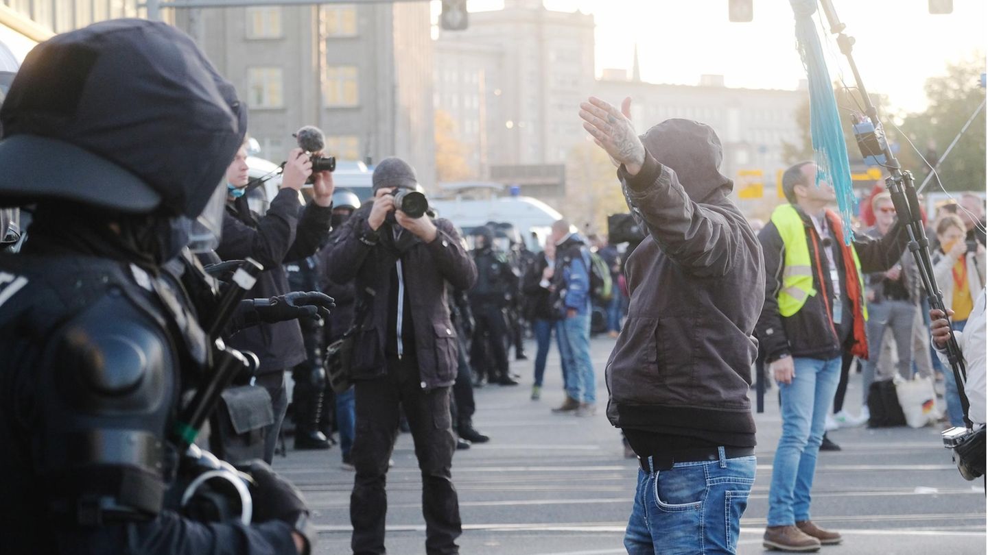 Die Angriffe auf Journalisten nehmen bei den Corona-Protesten zu