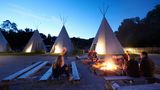 Donauradweg  Schlafen im Edel-Tipi: Mein Stammesland  Wo sind all die Indianer hin? Bei Familie Schmidbauer in Natternbach! Denn die hat Tipis, und was für welche. Genauer: 4-Sterne-Tipi-Suiten mit allem Komfort. Der Eintritt in den zugehörigen Erlebnispark ist inklusive.  Weitere Infos: ikuna.at