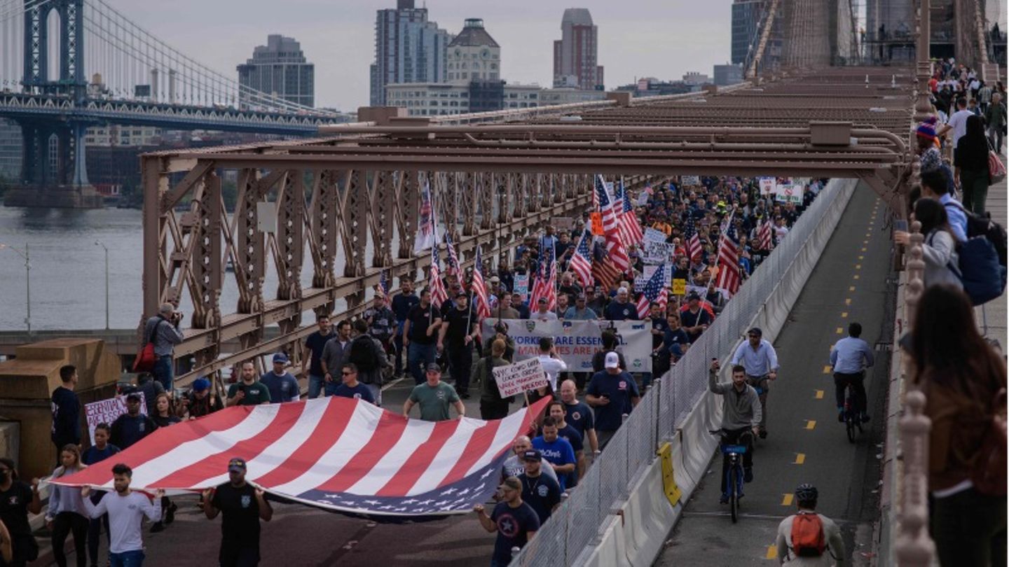 Städtische Bedienstete demonstrieren im Oktober 2021 gegen die Corona-Impfpflicht in New York City