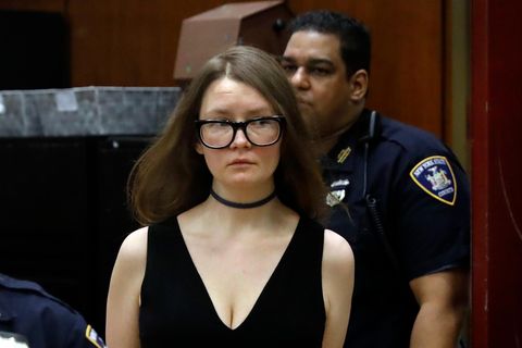 Anna "Delvey" Sorokin 2019 vor Gericht in New York. Die Netflix-Serie "Inventing Anna" erzählt die Geschichte der Fake-Erbin. 