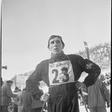 Die ersten Spiele nach dem Zweiten Weltkrieg, in denen besonders die Athletinnen und Athleten die finanziellen Auswirkungen des Krieges spürten und daher mit weniger Ressourcen und Material auskommen mussten. So hat sich das norwegische Ski-Team Ausrüstung von den US-Kollegen geliehen.