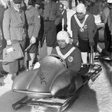 Nach zwölf Jahren Abwesenheit nahmen Deutschland und Japan 1952 erstmals wieder an den Spielen teil. Die Bobfahrer Andreas Ostler und Laurenz Nieberl holten Gold für Team Deutschland.  