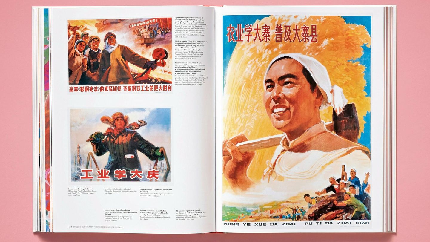 Eine für das großformatige Buch typisch gestaltete Doppelseite. Hier aus dem Kapitel "Unser Land mit Fleiß und Genügsamkeit aufbauen" zwei Motive links aus der Stahlindustrie und rechts aus der Landwirtschaft.