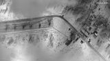 Dieses Satellitenbild soll Hubschrauber und Truppenzelte auf dem Flugplatz Zyabrovka in Belarus zeigen