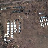 Truppenbewegungen auf dem Flugplatz Oktjabrskoje auf der Krim, aufgenommen am 9. Februar 2022