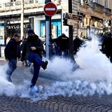 Polizei geht mit Tränengas gegen Demonstrierende vor