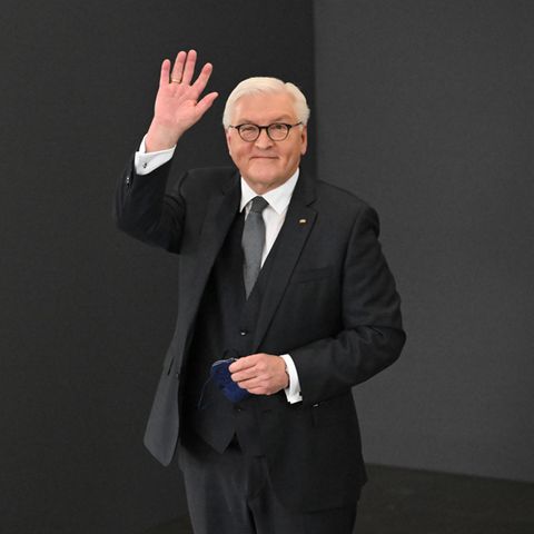 Frank-Walter Steinmeier winkt