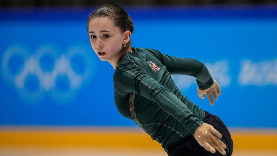 Kamila Walijewa darf trotz eines positiven Dopingtests weiter an den Winterspielen in Peking teilnehmen.
