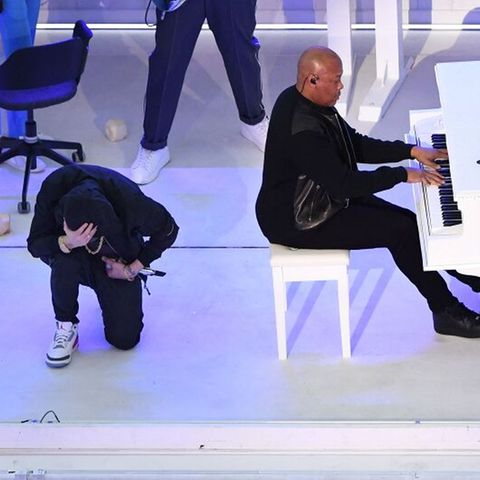 Super Bowl: Rap-Legenden liefern wilde Halbzeit-Show – Eminem setzt Zeichen gegen Rassismus
