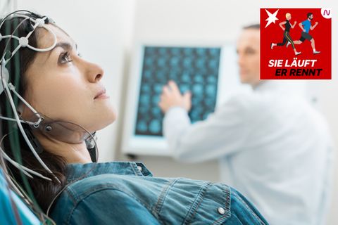 Schlauer durch Laufen: Bei einer Frau werden die Hirnströme mittels EEG gemessen