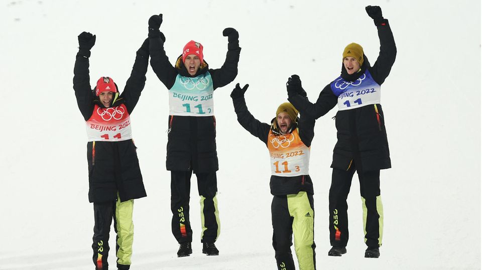 Peking 2022: Deutsche Skispringer fliegen im Team-Wettbewerb zu Bronze