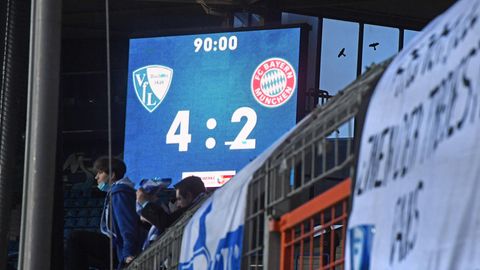 Die Anzeigtafel lügt nicht: Mit 4:2 hatte der Aufsteiger aus Bochum am Ende den Serienmeister Bayern München besiegt