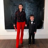 Ähnlich wie Cathy Hummels verbringt auch Kourtney Kardashian den Valentinstag anscheinend am liebsten mit ihrem Sohn. Perfekt gestylt sind die beiden für den Tag der Liebe auf jeden Fall.