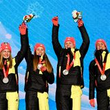 Silber in der Langlauf-Staffel: Katherine Sauerbrey (v.l.n.r.), Katharina Hennig, Victoria Carl, Sofie Krehl