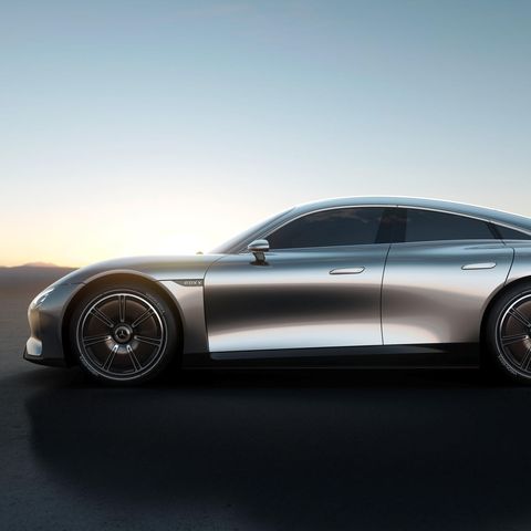 Ein Mercedes-Prototyp in Seitenansicht