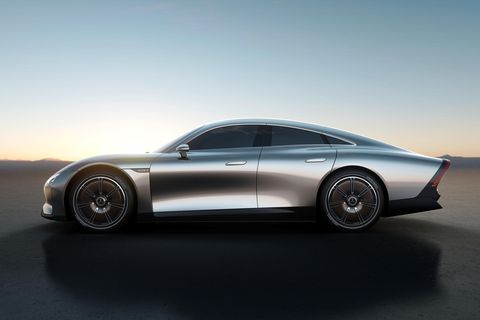 Ein Mercedes-Prototyp in Seitenansicht
