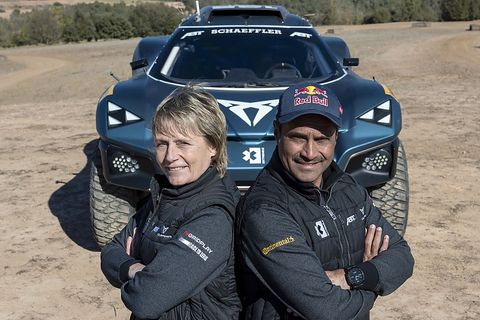 Jutta Kleinschmidt und Nasser Al Attiyah starten für Abt Cupra XE