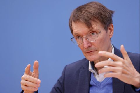 Karl Lauterbach sieht die Omikron-Welle als überschritten an