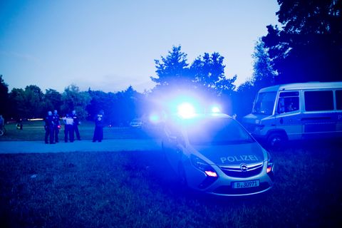 Polizeiwagen im Berliner Volkspark Hasenheide