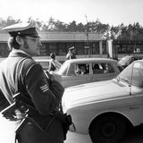 Bei der größten Fahndungsaktion in der Berliner Geschichte ein sind 4000 Beamte im Einsatz