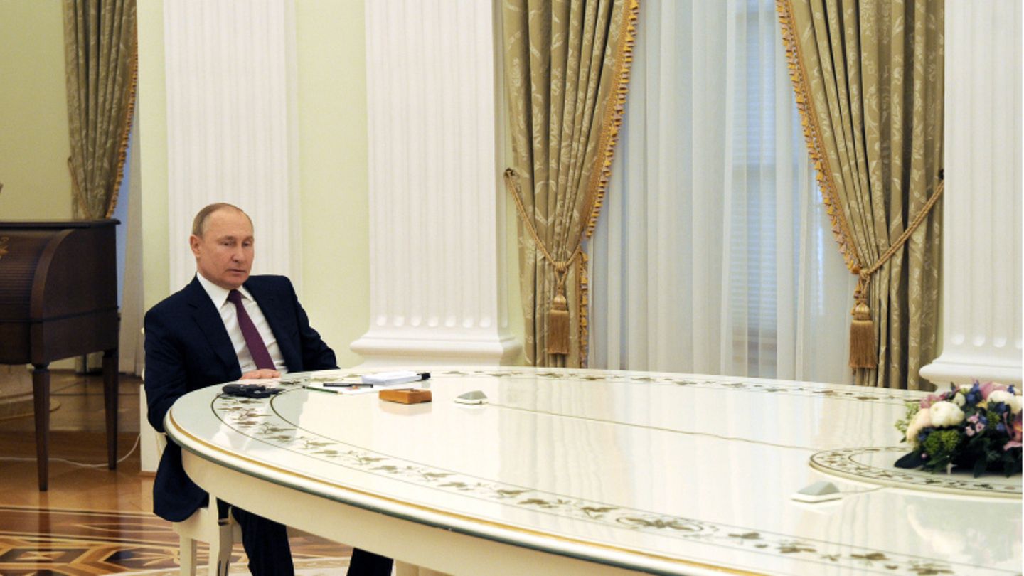 Putin am Verhandlungstisch
