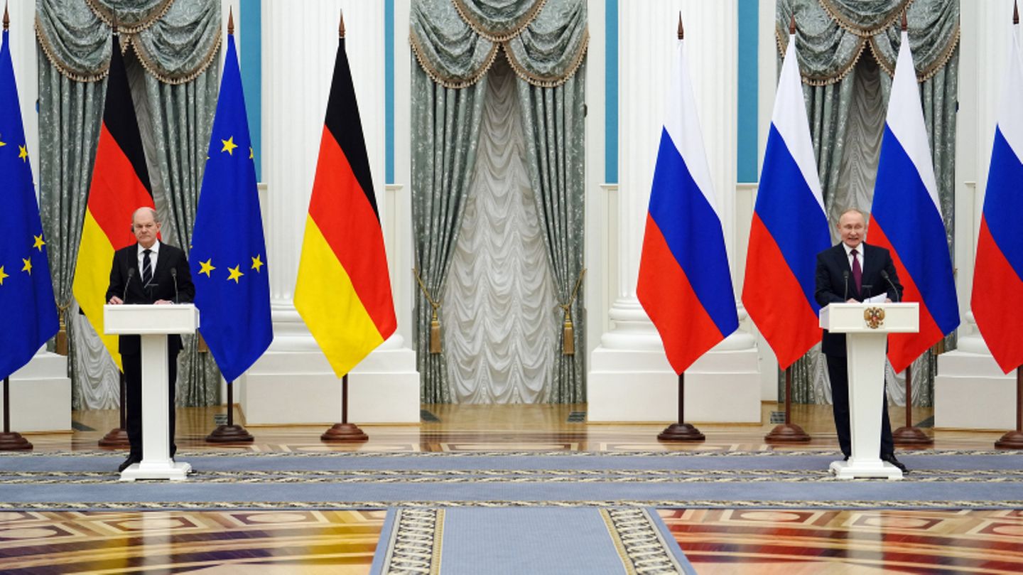 Scholz und Putin bei der anschließenden Pressekonferenz
