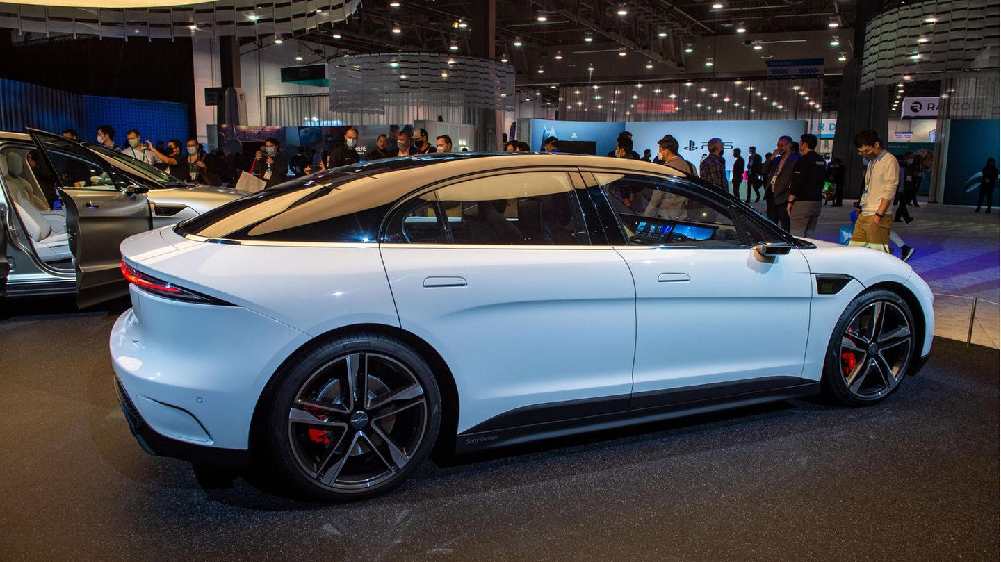 Ein Auto auf einer Messe