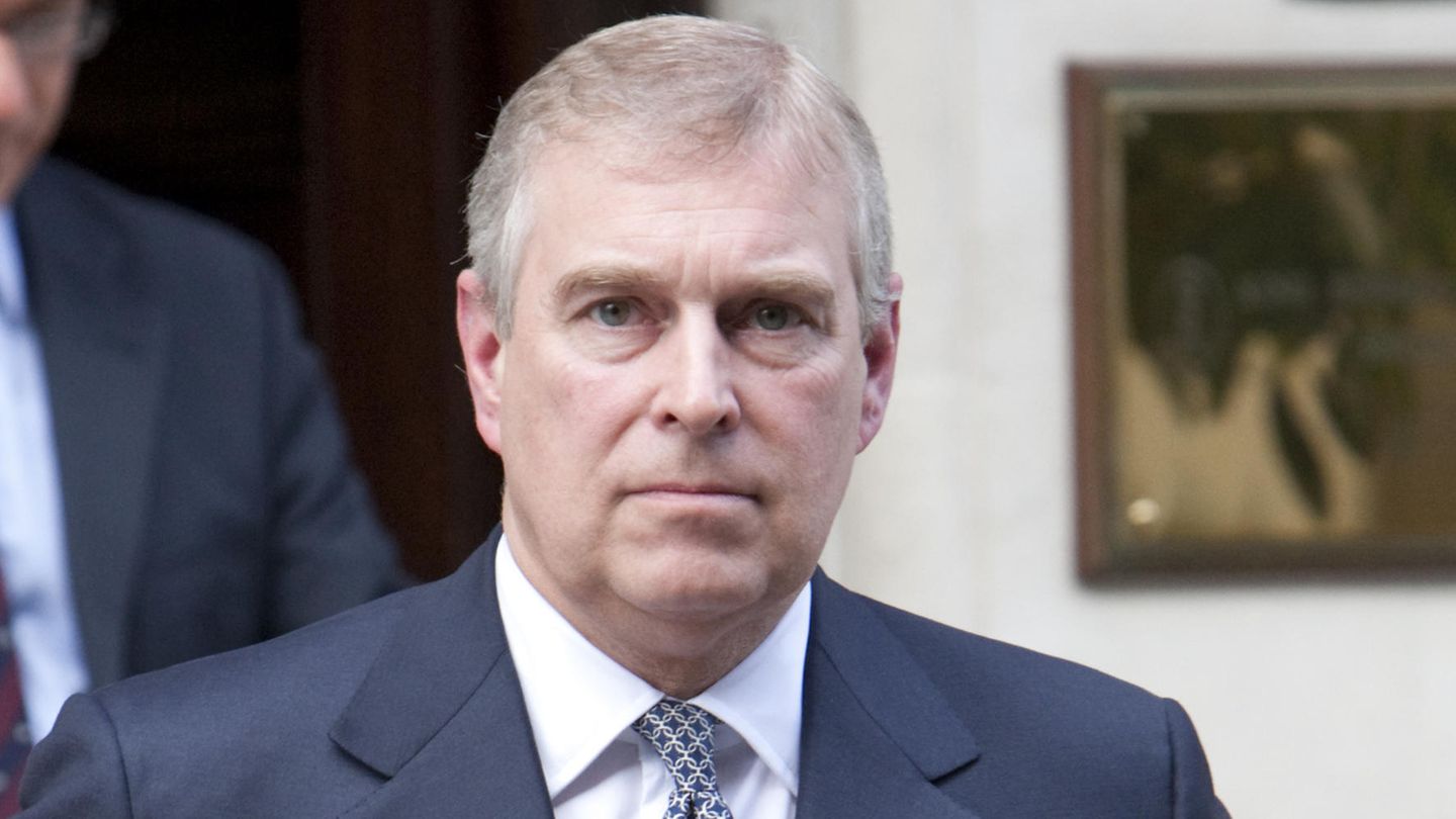 Prince Andrew Settles With Plaintiff Virginia Giuffre - Celebrity ...