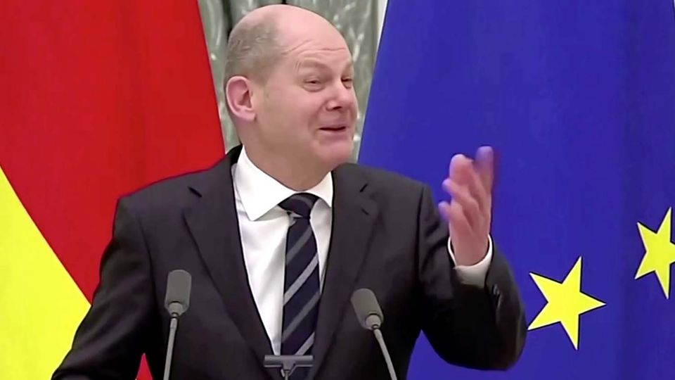 Szene im Video: Scholz' Witz auf Putins Kosten: "Nicht ewig im Amt"