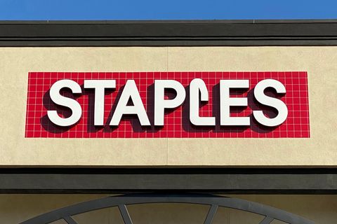 Staples ist eigentlich ein Büroartikelriese aus den USA, der sein Deutschlandgeschäft aber schon vor Jahren verkauft hat