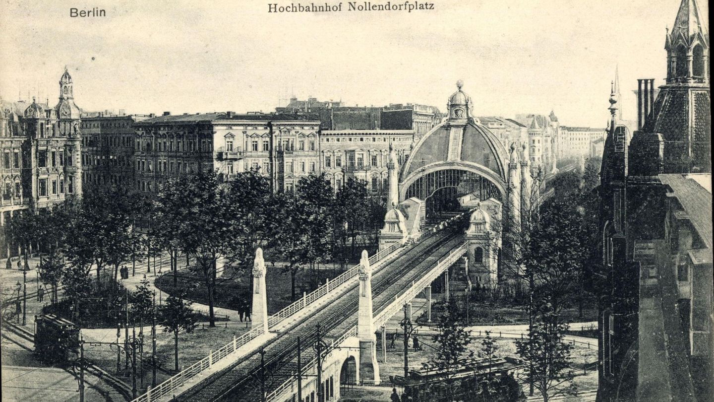 Die Hochbahnstrecke am Nollendorfplatz in Berlin ziert eine große Kuppel. Aufnahme von 1934