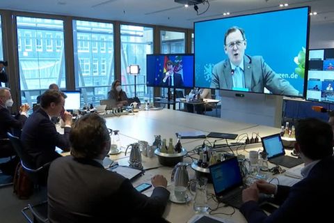 Video: Corona-Stufenplan sieht Lockerungen vor