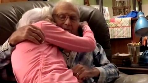 Unglaubliche 72 Jahre verheiratet: Ehepaar sorgt mit ewiger Liebe für Begeisterung im Netz