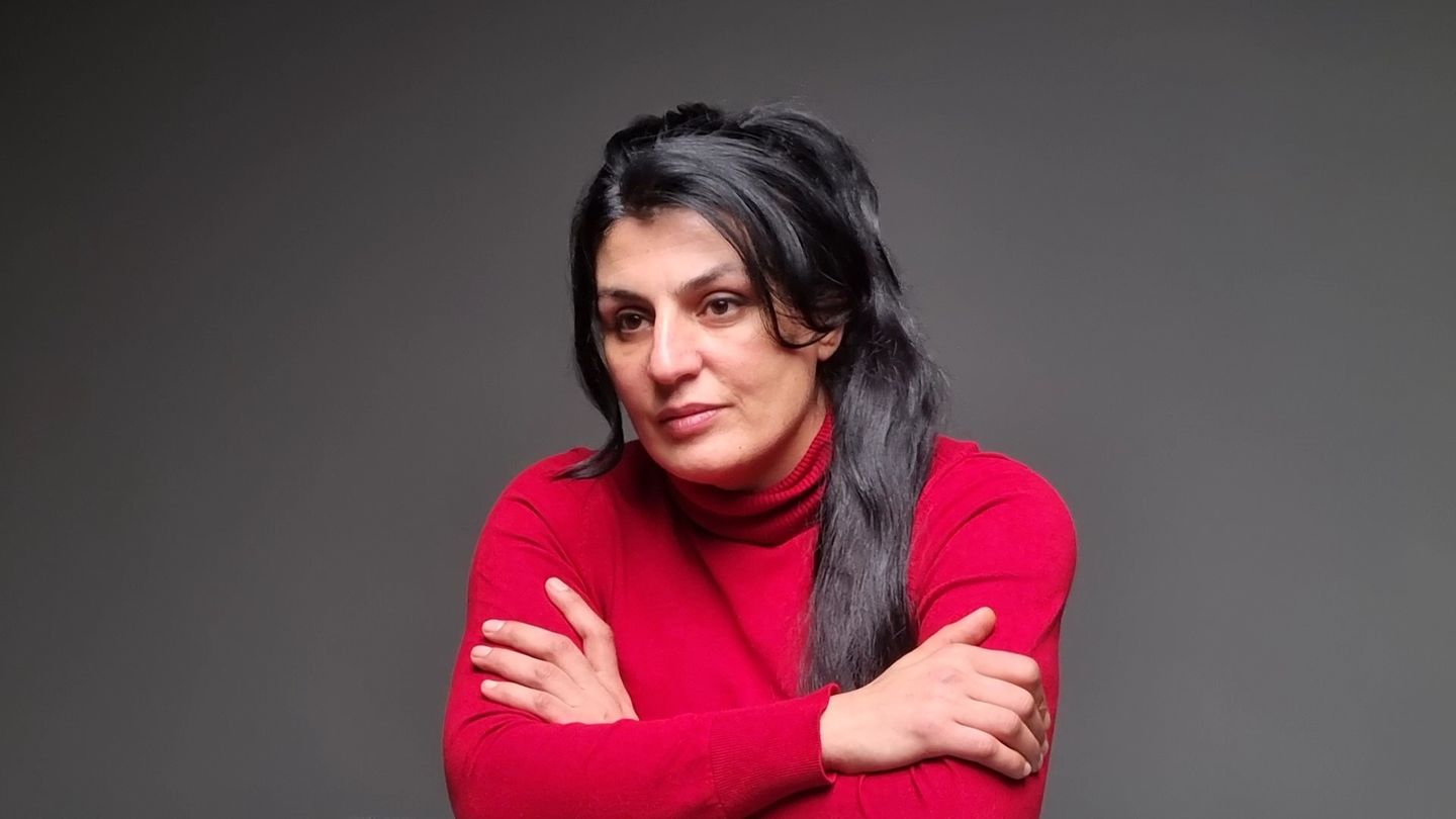 Serpil Unvar Vor zwei Jahren verlor Serpil Unvar ihren Sohn Ferhat beim Attentat von Hanau. Heute bekämpft sie den Rassismus an Schulen. Unvar hat eine Bildungsinitiative gegründet, die den Namen ihres Sohnes trägt